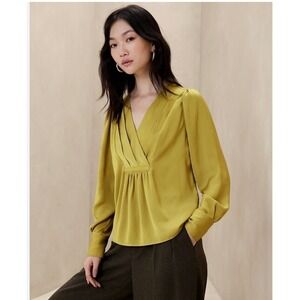 BANANA REPUBLIC Women's XL Long Sleeve Pintuck Blouse in Gilded Green